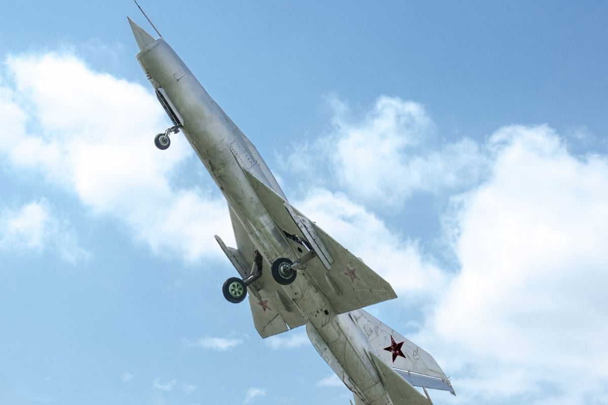 एक फरारी कार की कीमत में तैयार हो गया था MiG-21 इससे कई गुना महंगा है तेजस