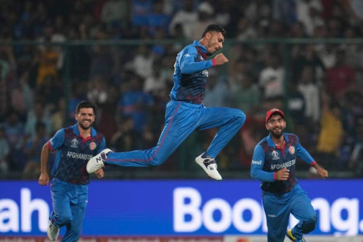 पहले रन दिए, फिर गुस्से में तौलिए से तोड़ा स्टंप … ICC ने बॉलर को नहीं बख्‍शा