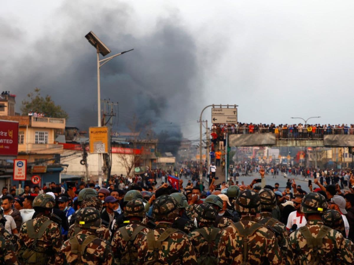 Nepal protest live| Nepal Social Media Ban| Curfew in Kathmandu: नेपाल में बवाल, फेसबुक, स्नैपचैट बैन हुआ तो संसद में घुसे Gen Z प्रदर्शनकारी, काठमांडू में कर्फ्यू - News18 ...