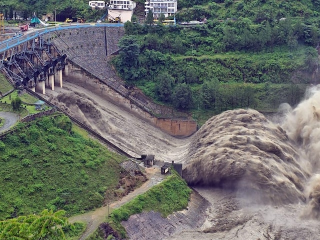 हिमाचल में भीषण बारिश ने तोड़ा रिकॉर्ड, 77 साल पहले अगस्त में हुई थी ऐसी बरसात हिमाचल में भीषण बारिश ने तोड़ा रिकॉर्ड, 77 साल पहले अगस्त में हुई थी ऐसी बरसात
