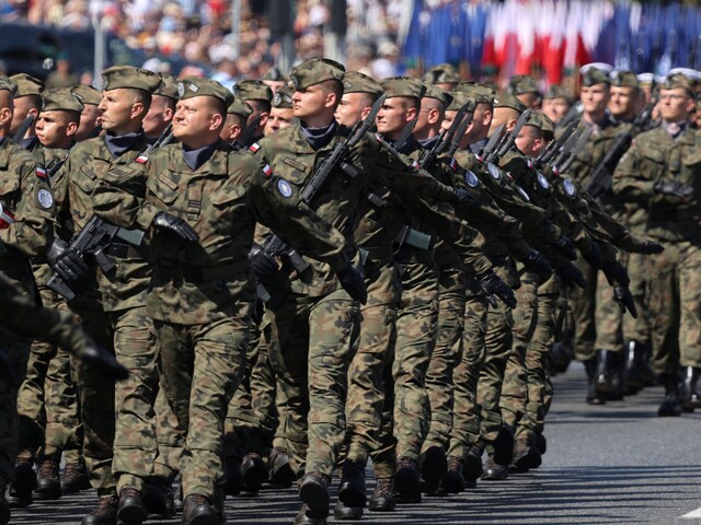 रूस ने ड्रोन भेजा तो खौफ में आया पोलैंड, बॉर्डर पर 40000 जवानों को किया तैनात