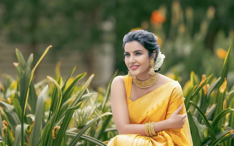 priya Anand priya Anand