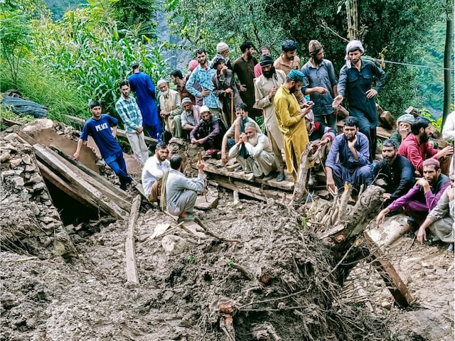 पहले बादल फटा, फिर फ्लैश फ्लड आया, अब जम्मू में एक और आपदा से तबाही पहले बादल फटा, फिर फ्लैश फ्लड आया, अब जम्मू में एक और आपदा से तबाही