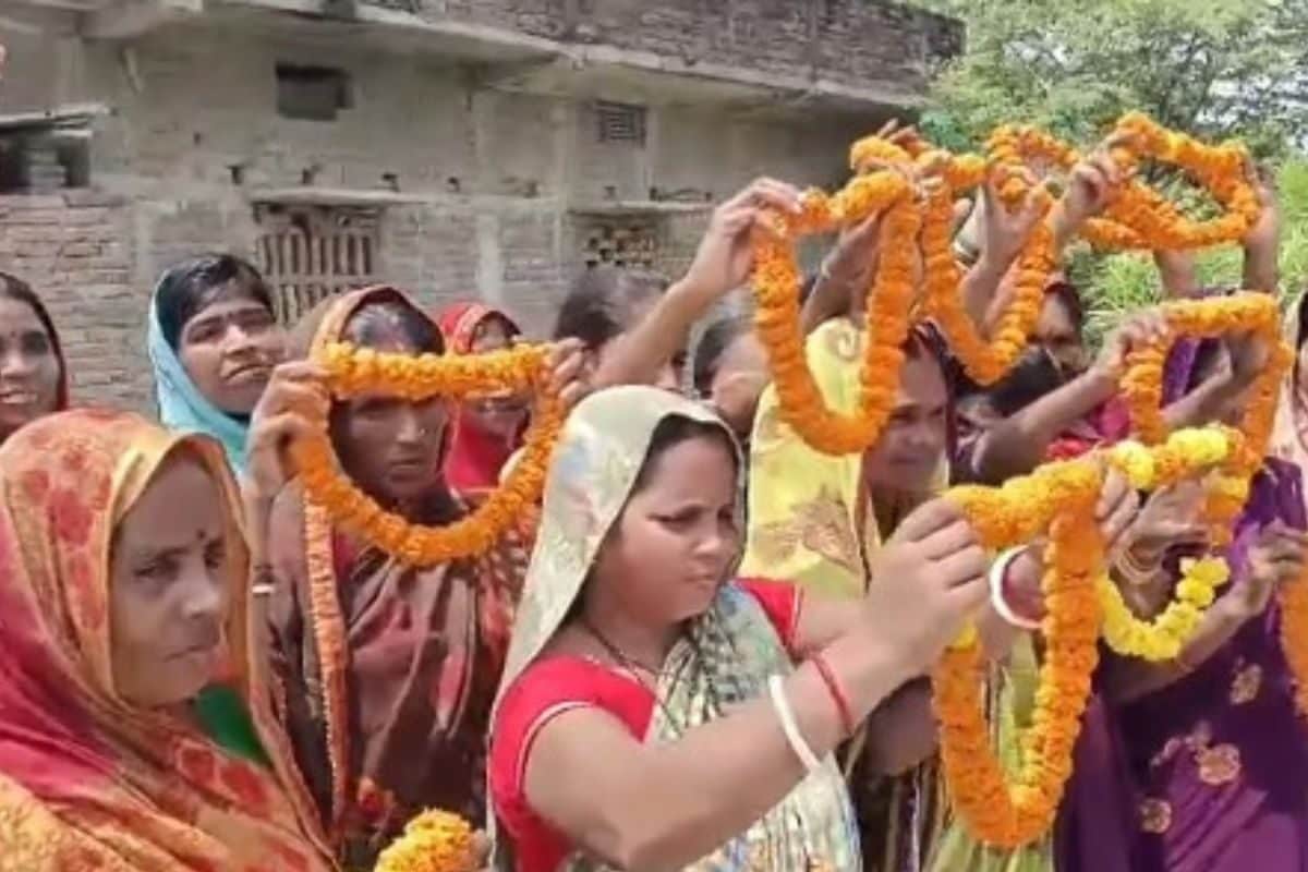 जिसे समझा था सपना वो अब हकीकत है गांव वालों को मिला अपना राम मंदिर!