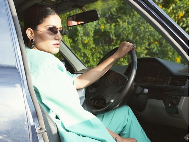 हिरासत में ली गईं सपना चौधरी, लखनऊ की अदालत ने 1400 का जुर्माना भी लगाया