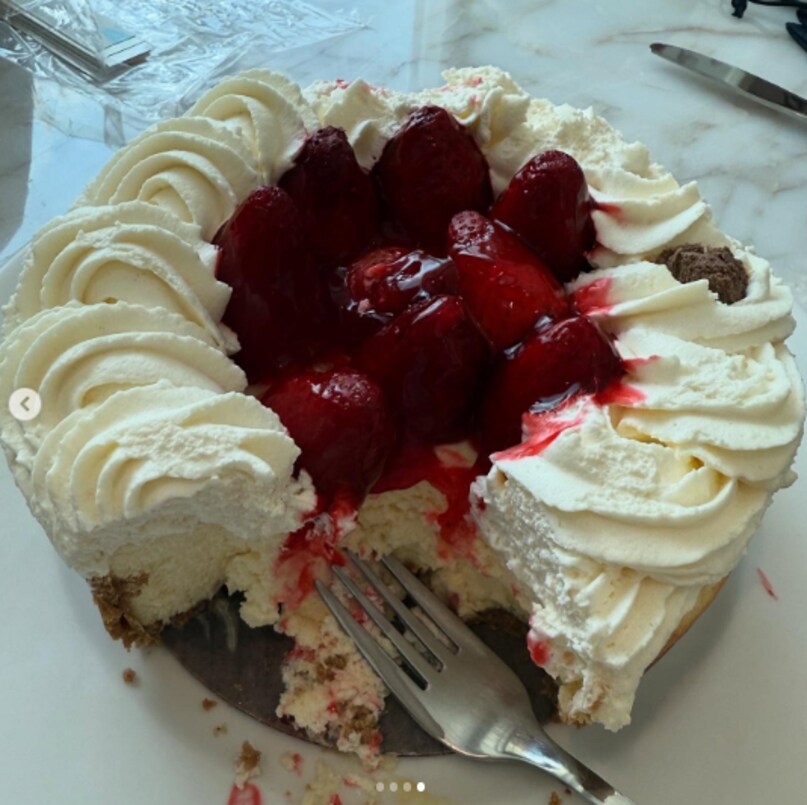 Suryakumar Yadav, Devisha shetty, Suryakumar Yadav birthday, Suryakumar Yadav birthday celebration, Suryakumar Yadav wife Devisha Shetty birthday celebration, IND vs PAK Asia Cup, India vs Pakistan Asia Cup, IND vs PAK Asia Cup match, Devisha Shetty celebrate Suryakumar Yadav, सूर्यकुमार यादव, देविशा शेट्टी, भारत बनाम पाकिस्तान, सूर्यकुमार यादव बर्थडे