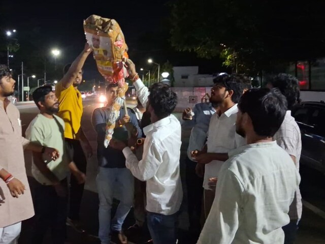 कैबिनेट मंत्री ओपी राजभर के आवास पर हमला, ABVP मांग रही इस्तीफा
