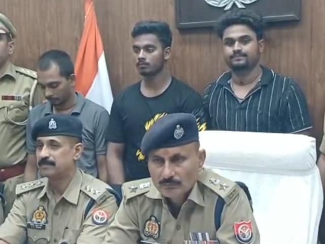 Gorakhpur News: दिनभर ट्रेन में घूमते थे युवक, करते थे महंगे शौक, GRP ने पकड़ा तो खुला राज Gorakhpur News: दिनभर ट्रेन में घूमते थे युवक, करते थे महंगे शौक, GRP ने पकड़ा तो खुला राज