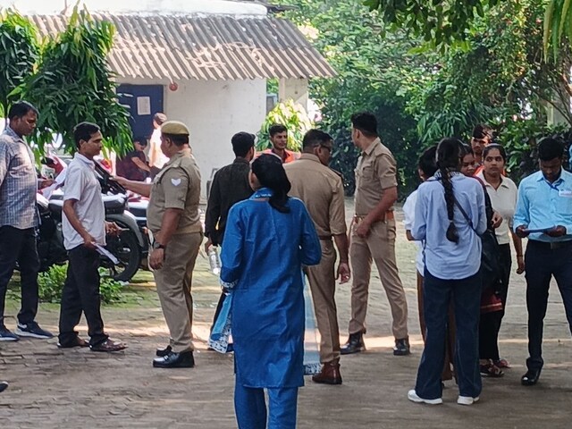 PET 2025: 5.90 लाख अभ्यर्थियों ने छोड़ी परीक्षा, AI ने पकड़े 31 सॉल्वर्स