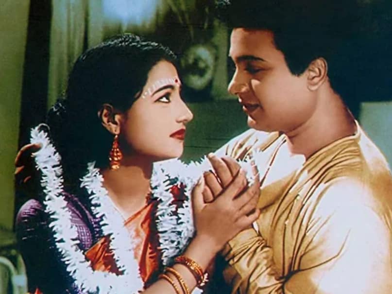happy birthday Uttam Kumar, Uttam Kumar Birth anniversary, who is first Mahanayak, Mahanayak before amitabh bachchan, who is Uttam Kumar, Uttam Kumar bangali Films, Uttam Kumar Hindi Films, Uttam Kumar filmy career, उत्तम कुमार, उत्तम कुमार की बर्थ एनिवर्सरी, उत्तम कुमार की फिल्में, उत्तम कुमार कैसे बने महानायक, अमिताभ बच्चन से पहले ये स्टार बना था महानायक