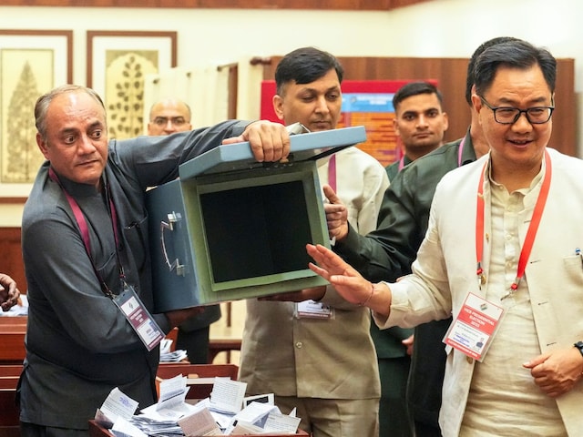 VP चुनाव में 15 'लापता' सांसद हैं कौन? सरकार-‍व‍िपक्ष दोनों के ल‍िए सिरदर्द