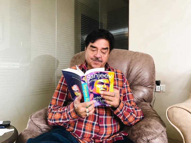 Shatrughan Sinha confessed to "Two Committed Relationships Simultaneously"