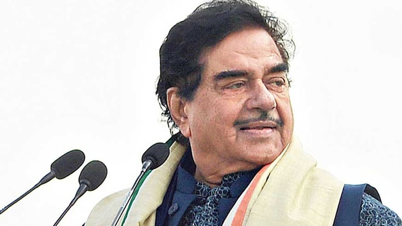 Shatrughan Sinha confessed to "Two Committed Relationships Simultaneously"