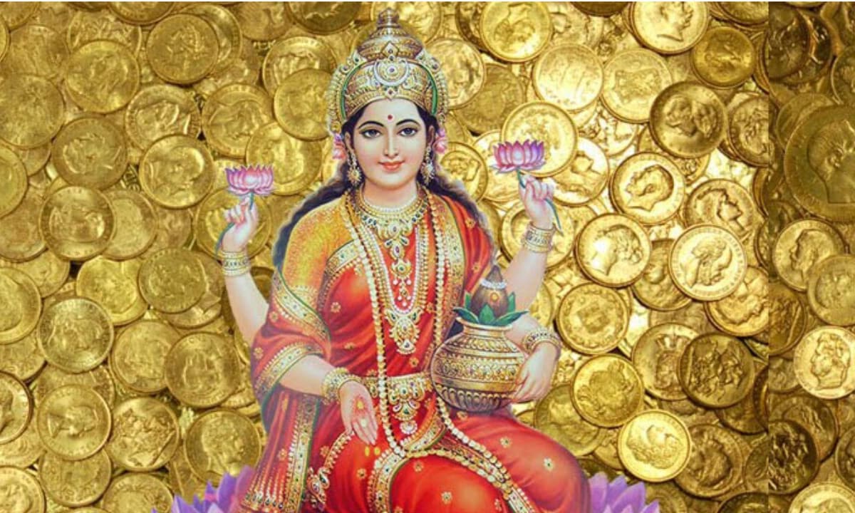 दिवाली तक रोज ये मंत्र पढ़ें घर में आएगी लक्ष्मी की अपार कृपा