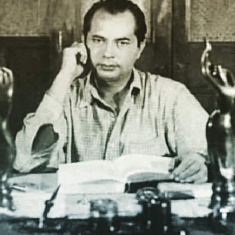 The first film to be released there was Bimal Roy's production, Usne Kaha Tha. When Raj Kapoor chose this theater for his film's premiere, Jis Desh Mein Ganga Behti Hai, the cinema hall's fate was sealed. It became the place where hits were born. The first film to be released there was Bimal Roy's production, Usne Kaha Tha. When Raj Kapoor chose this theater for his film's premiere, Jis Desh Mein Ganga Behti Hai, the cinema hall's fate was sealed. It became the place where hits were born.