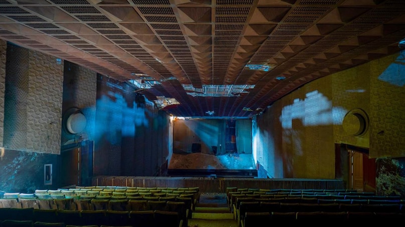 Over time, Alankar Theater suffered losses due to outdated infrastructure, limited screenings, and a lack of capacity to compete with multiplexes. It eventually shut down in 2006. Over time, Alankar Theater suffered losses due to outdated infrastructure, limited screenings, and a lack of capacity to compete with multiplexes. It eventually shut down in 2006.