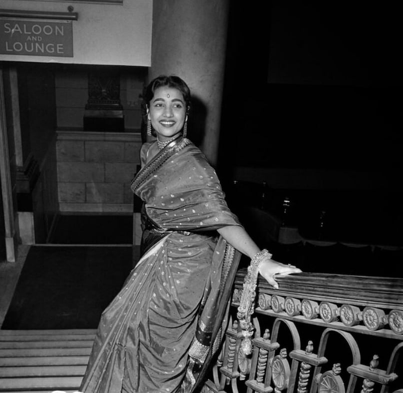 No? We are talking about actress Suchitra Sen, who was the first Indian actress to win an international acting award, taking home the Silver Prize for Best Actress at the Moscow International Film Festival for her role in Saat Pake Bandha.