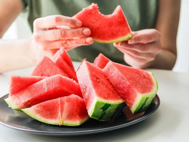 कभी तरबूज-बिरयानी तो कभी आम-कोल्ड ड्रिंक से मौत! क्‍या सच में बन जाते हैं जहर 