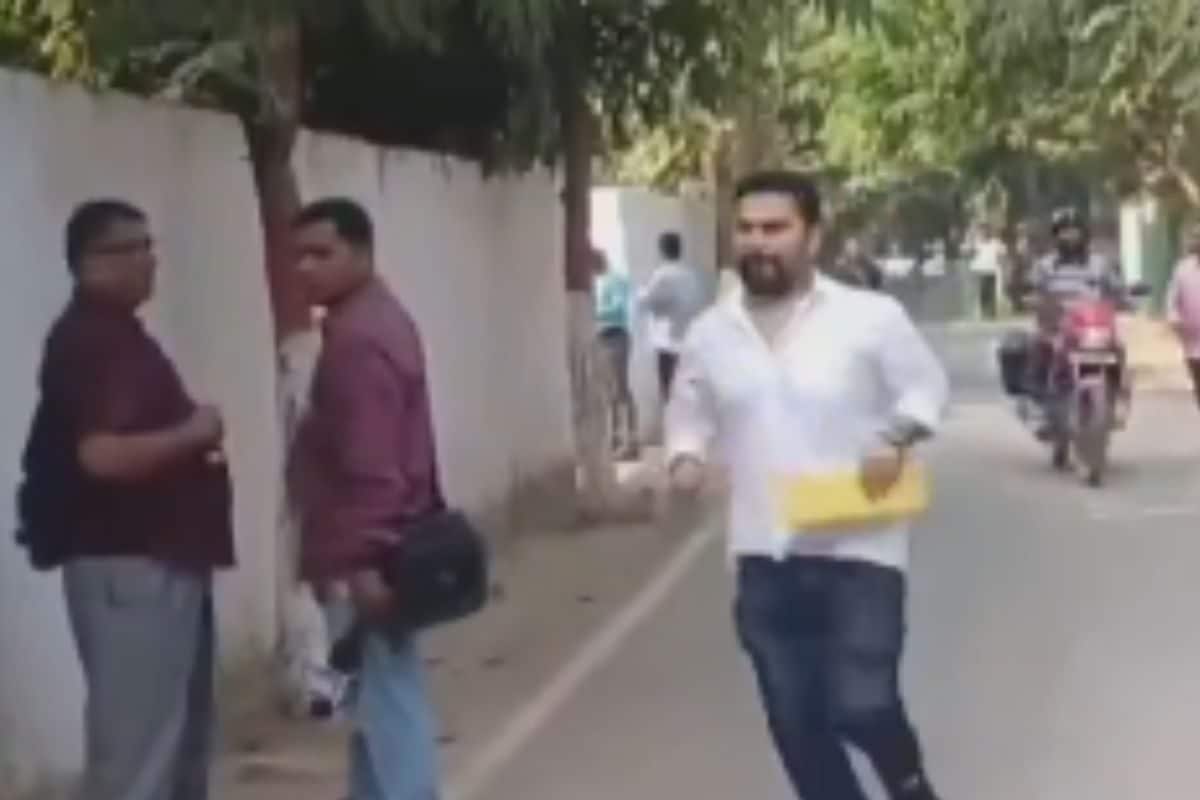 3 मिनट की देरी 5 साल की तैयारी पर भारी! AAP उम्मीदवार से हुई बड़ी चूक, देखें VIDEO VIRAL