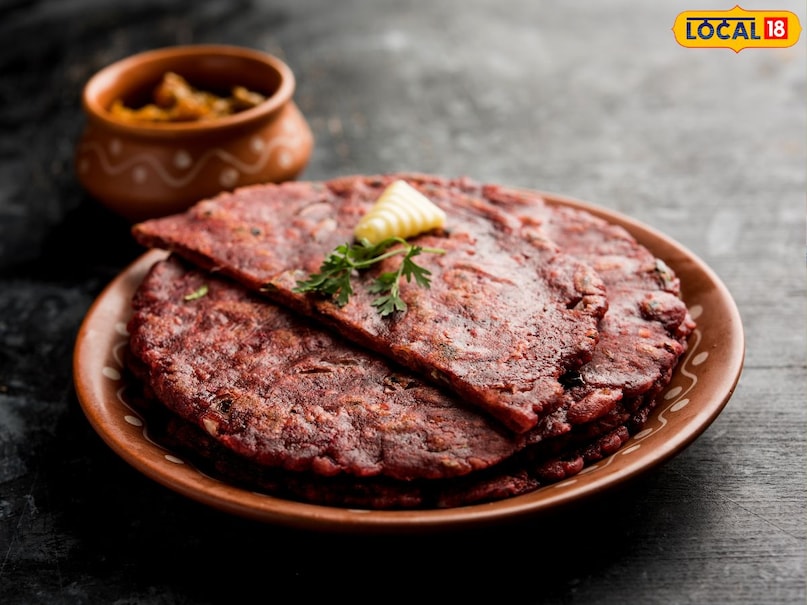 नाचणी : नाचणीच्या भाकरीला कॅल्शियमचे पॉवर हाऊस म्हटले जाते. ही भाकरी केवळ वजन कमी करत नाही, तर तुमच्या शरीरातील हाडे मजबूत करते. नाचणीमध्ये कॅल्शियमचे प्रमाण कमालीचे असते. तुमची हाडे मजबूत बनवण्यासाठी हे सर्वात उत्तम भारतीय धान्य आहे.