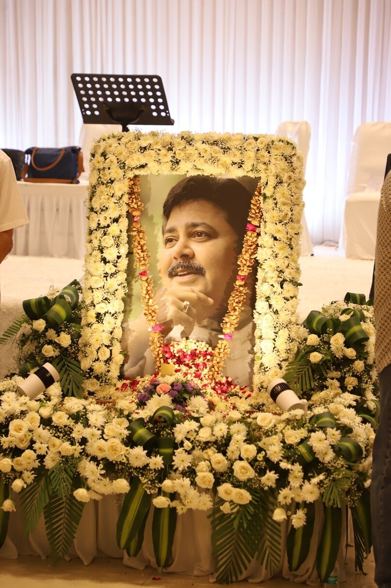 Satish Shah Prayer Meet: Rakesh Roshan, Shatrughan Sinha Among Celebs Who Attended