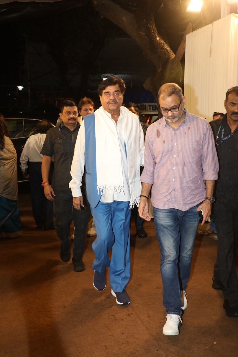 Satish Shah Prayer Meet: Rakesh Roshan, Shatrughan Sinha Among Celebs Who Attended Satish Shah Prayer Meet: Rakesh Roshan, Shatrughan Sinha Among Celebs Who Attended