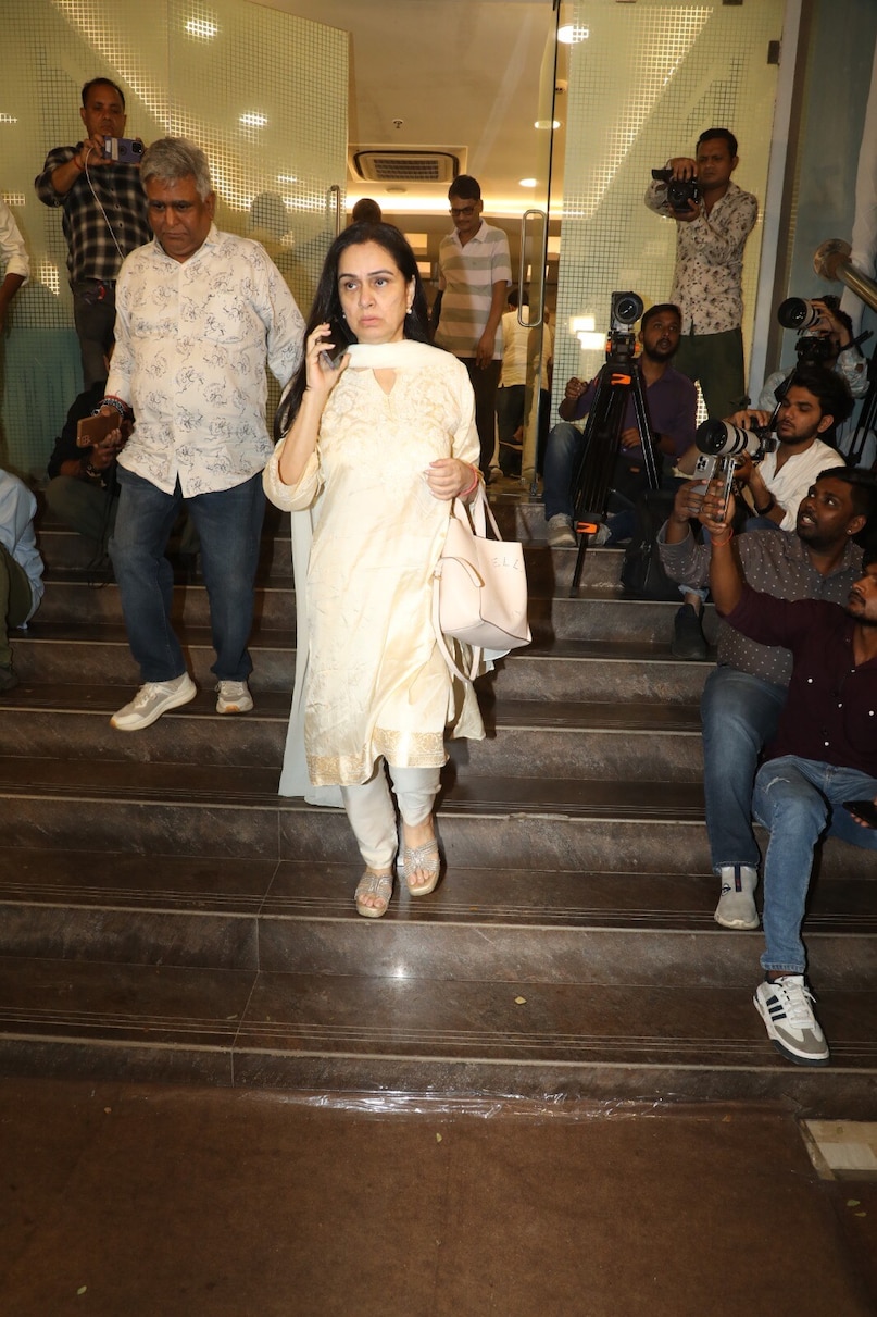 Satish Shah Prayer Meet: Rakesh Roshan, Shatrughan Sinha Among Celebs Who Attended Satish Shah Prayer Meet: Rakesh Roshan, Shatrughan Sinha Among Celebs Who Attended