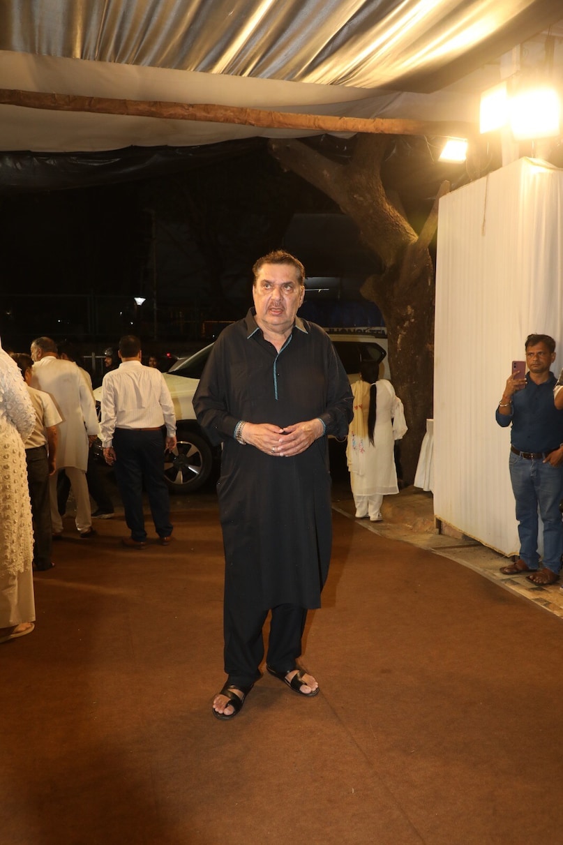 Satish Shah Prayer Meet: Rakesh Roshan, Shatrughan Sinha Among Celebs Who Attended Satish Shah Prayer Meet: Rakesh Roshan, Shatrughan Sinha Among Celebs Who Attended