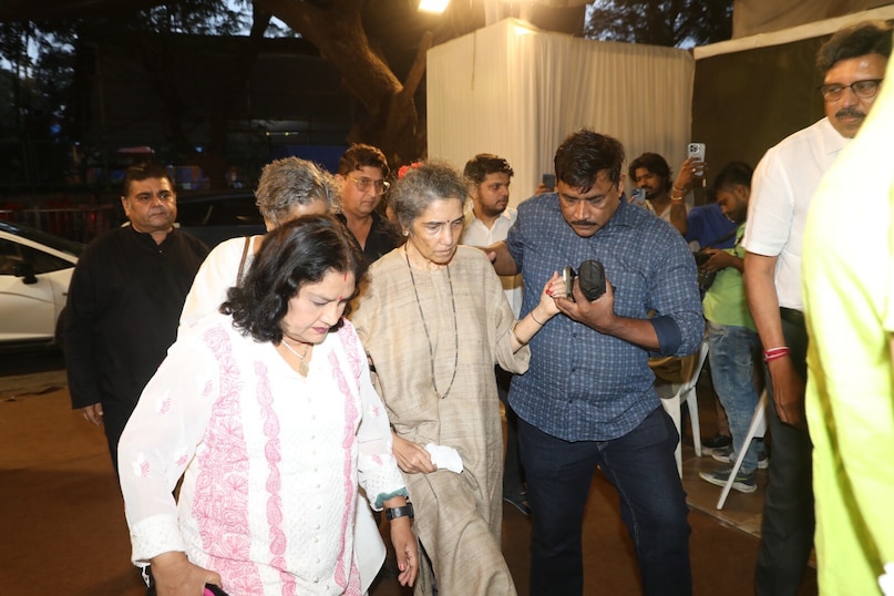 Satish Shah Prayer Meet: Rakesh Roshan, Shatrughan Sinha Among Celebs Who Attended Satish Shah Prayer Meet: Rakesh Roshan, Shatrughan Sinha Among Celebs Who Attended