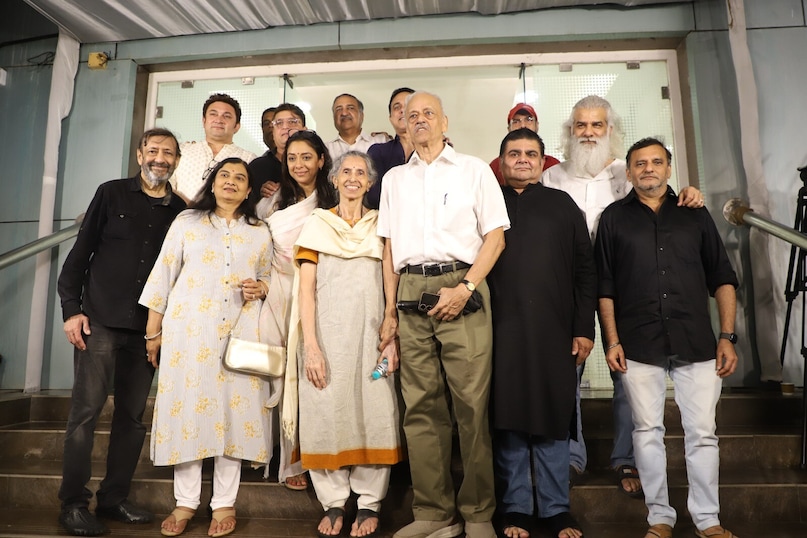 Satish Shah Prayer Meet: Rakesh Roshan, Shatrughan Sinha Among Celebs Who Attended Satish Shah Prayer Meet: Rakesh Roshan, Shatrughan Sinha Among Celebs Who Attended