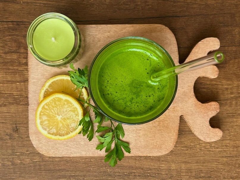 रोग प्रतिकारशक्ती वाढवते : लिंबामध्ये असलेले अँटीऑक्सिडंट्स आणि दुधी भोपळ्याचा थंडावा शरीराला हंगामी आजारांपासून वाचवतो आणि रोग प्रतिकारशक्ती मजबूत करतो.  रोग प्रतिकारशक्ती वाढवते : लिंबामध्ये असलेले अँटीऑक्सिडंट्स आणि दुधी भोपळ्याचा थंडावा शरीराला हंगामी आजारांपासून वाचवतो आणि रोग प्रतिकारशक्ती मजबूत करतो.