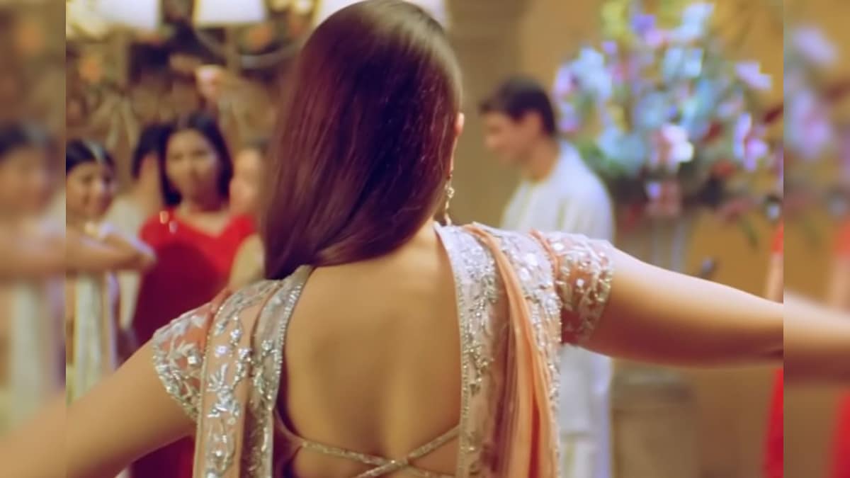 The song with 95 crore views is perfect for Diwali party, you will feel like dancing as soon as you hear it.