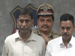 छत्तीसगढ़ में इनामी नक्सली कमांडर्स का सरेंडर, सुरक्षा बलों को मिली बड़ी जीत