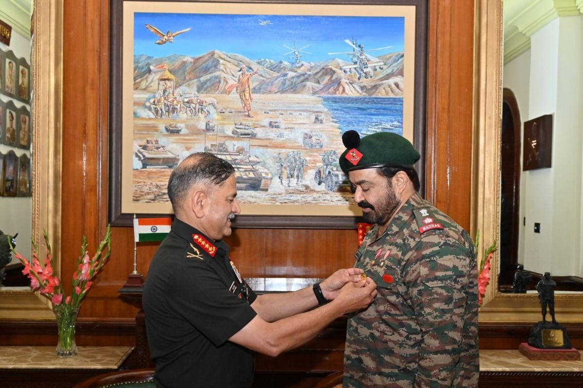 लेफ्टिनेंट कर्नल (मानद) मोहनलाल को सेना प्रमुख ने आर्मी कमेंडेशन से नवाजा