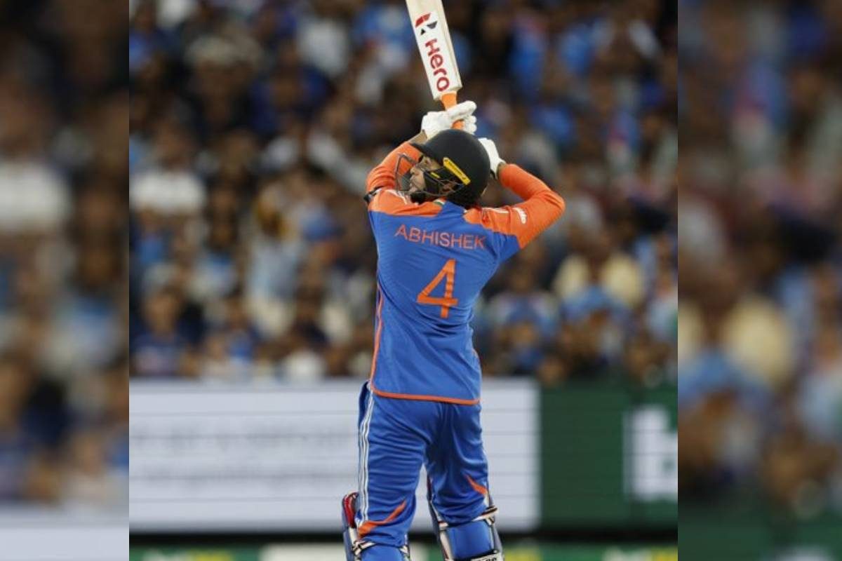 अकेले लड़ते रहे अभिषेक, टीम इंडिया ने किया सरेंडर, साथ न दे सका कोई बल्लेबाज