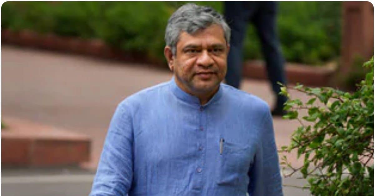 दिवाली और छठ से पहले आनंद विहार स्टेशन पहुंचे रेल मंत्री अश्विनी वैष्णव