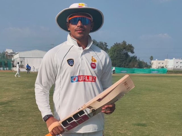 कौन हैं MBA स्टूडेंट आयुष दोसेजा, टूटा था विराट संग खेलने का सपना कौन हैं MBA स्टूडेंट आयुष दोसेजा, टूटा था विराट संग खेलने का सपना