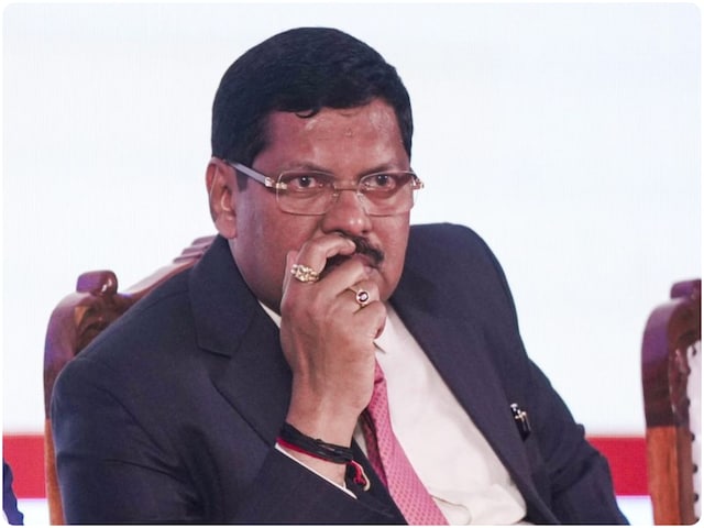 CJI की कोर्ट में पेश हुए SG तुषार मेहता, बोले- दिवाली... जज ने झट से लगाई डेट CJI की कोर्ट में पेश हुए SG तुषार मेहता, बोले- दिवाली... जज ने झट से लगाई डेट