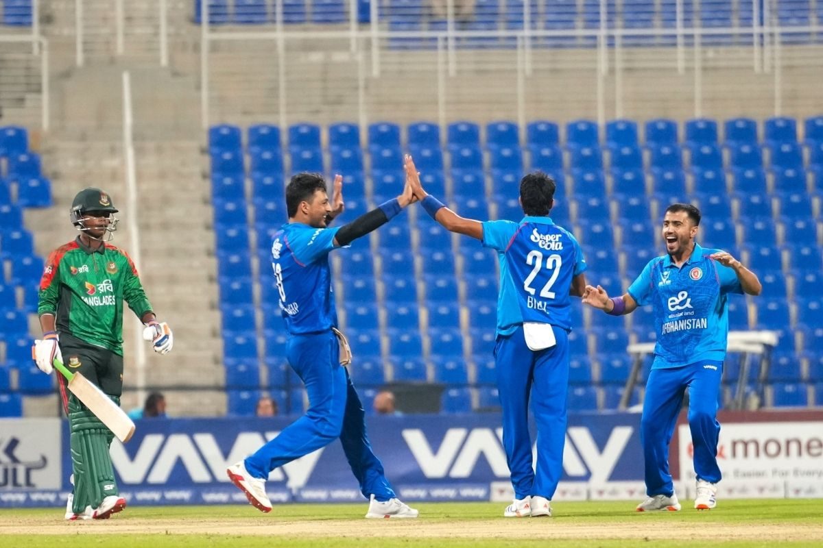 अफगानिस्तान से हार के बाद बांग्लादेशी खिलाड़ियों की गाड़ी पर अटैक-रिपोर्ट