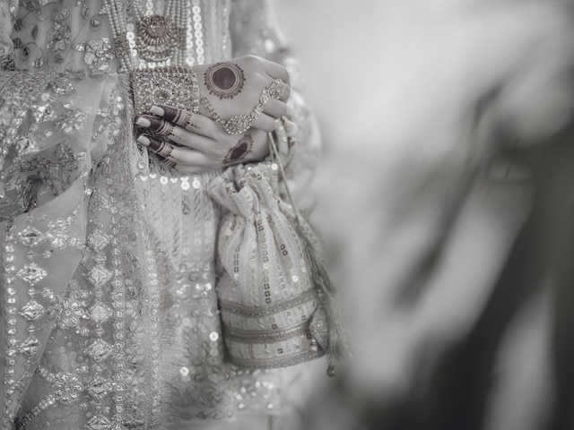 कल चूड़ा पहनना था, आज कफन… मंडप पहुंचने से पहले ही दुल्हन की दर्दनाक मौत कल चूड़ा पहनना था, आज कफन… मंडप पहुंचने से पहले ही दुल्हन की दर्दनाक मौत