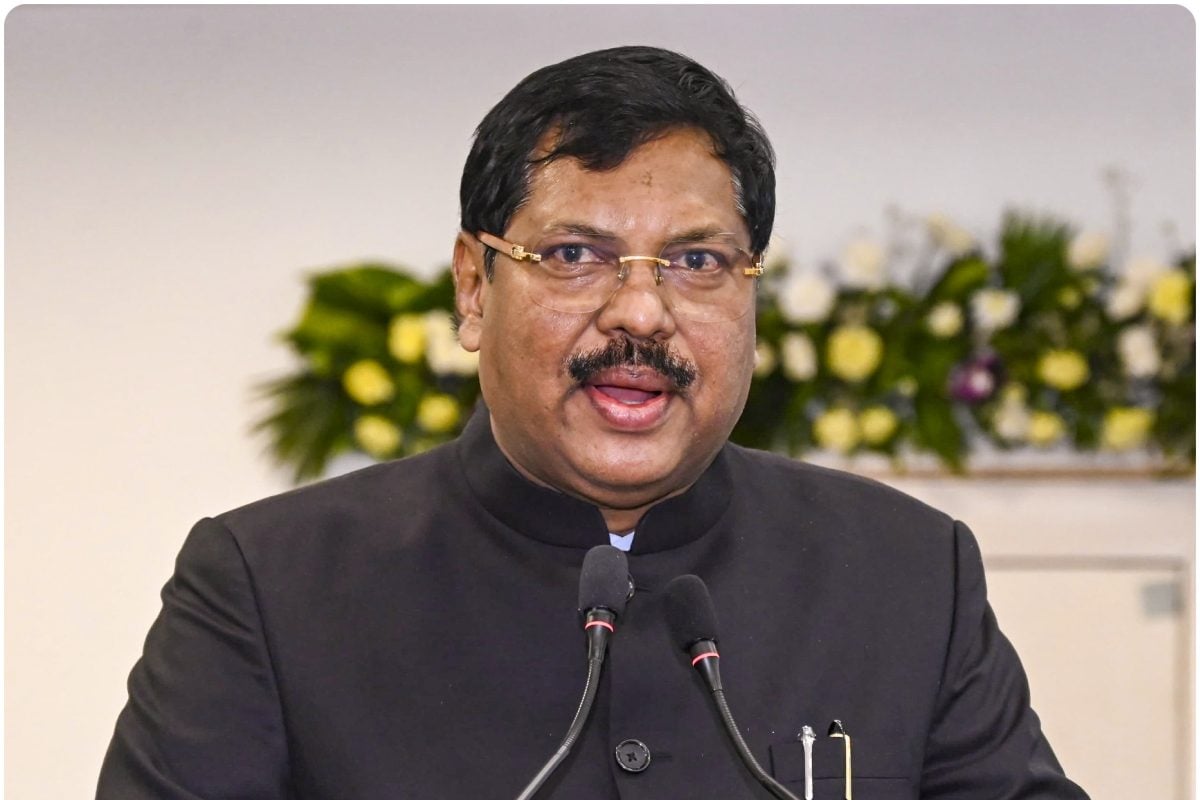 CJI गवई ने दिखाया बड़ा दिल जूता फेंकने की कोशिश करने वाले वकील को किया माफ