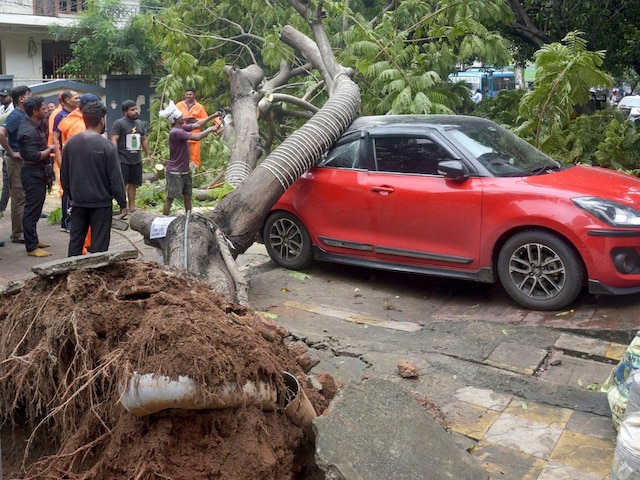 जिसका डर था वही हुआ, मोंथा तूफान ने मचाई तबाही, यूपी-बिहार तक में आफत का अलर्ट जिसका डर था वही हुआ, मोंथा तूफान ने मचाई तबाही, यूपी-बिहार तक में आफत का अलर्ट