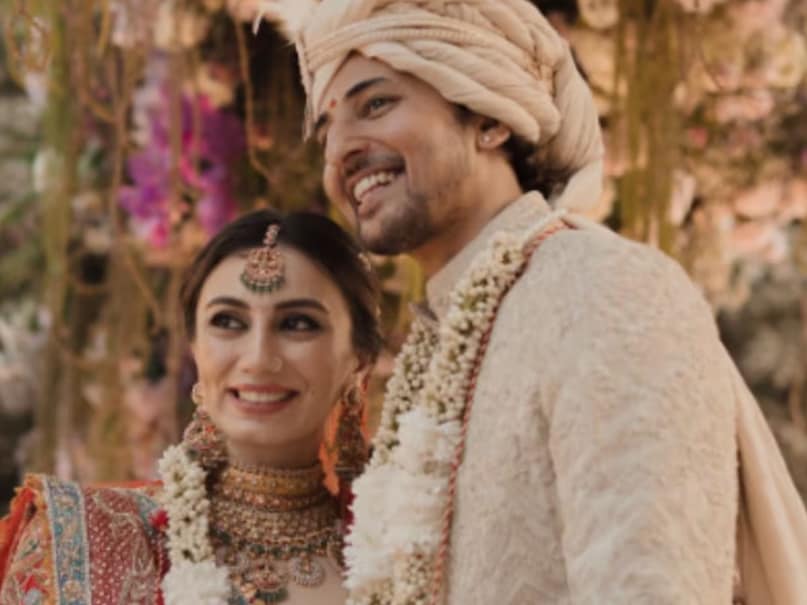 Karwa Chauth 2025, Darshan Raval and Dharal Surelia, Prajakta Koli and Vrishank Khanal, Avika Gor and Milind Chandwani, Pratik Smita and Priya Banerjee, Anuv Jain and Hridhi Narang, Dev Joshi and Aarti, Aadar Jain and Alekha Advani, करवा चौथ 2025, दर्शन रावल और धारल सुरेलिया, प्राजक्ता कोली और वृषांक खनाल, अविका गौर और मिलिंद चंदवानी, प्रतीक स्मीता और प्रिया बनर्जी, अनुव जैन और हृदि नारंग, देव जोशी और आरती, आदर जैन और अलेखा आडवाणी