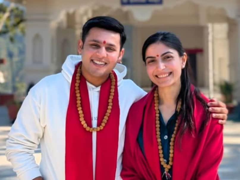 Karwa Chauth 2025, Darshan Raval and Dharal Surelia, Prajakta Koli and Vrishank Khanal, Avika Gor and Milind Chandwani, Pratik Smita and Priya Banerjee, Anuv Jain and Hridhi Narang, Dev Joshi and Aarti, Aadar Jain and Alekha Advani, करवा चौथ 2025, दर्शन रावल और धारल सुरेलिया, प्राजक्ता कोली और वृषांक खनाल, अविका गौर और मिलिंद चंदवानी, प्रतीक स्मीता और प्रिया बनर्जी, अनुव जैन और हृदि नारंग, देव जोशी और आरती, आदर जैन और अलेखा आडवाणी