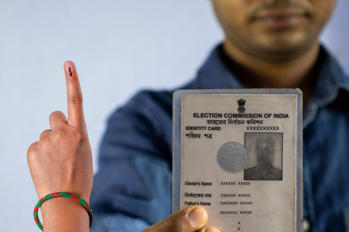 वोटर लिस्ट अपडेट के लिए आधार जरूरी नहीं SIR के 12 राज्यों में लागू ये कागज