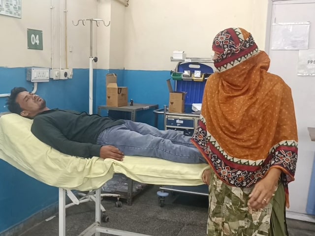 हरियाणा पुलिस का बेरहम चेहरा...पति-पत्नी को पीटा, ब्लड कैंसर पीड़ित है महिला हरियाणा पुलिस का बेरहम चेहरा...पति-पत्नी को पीटा, ब्लड कैंसर पीड़ित है महिला