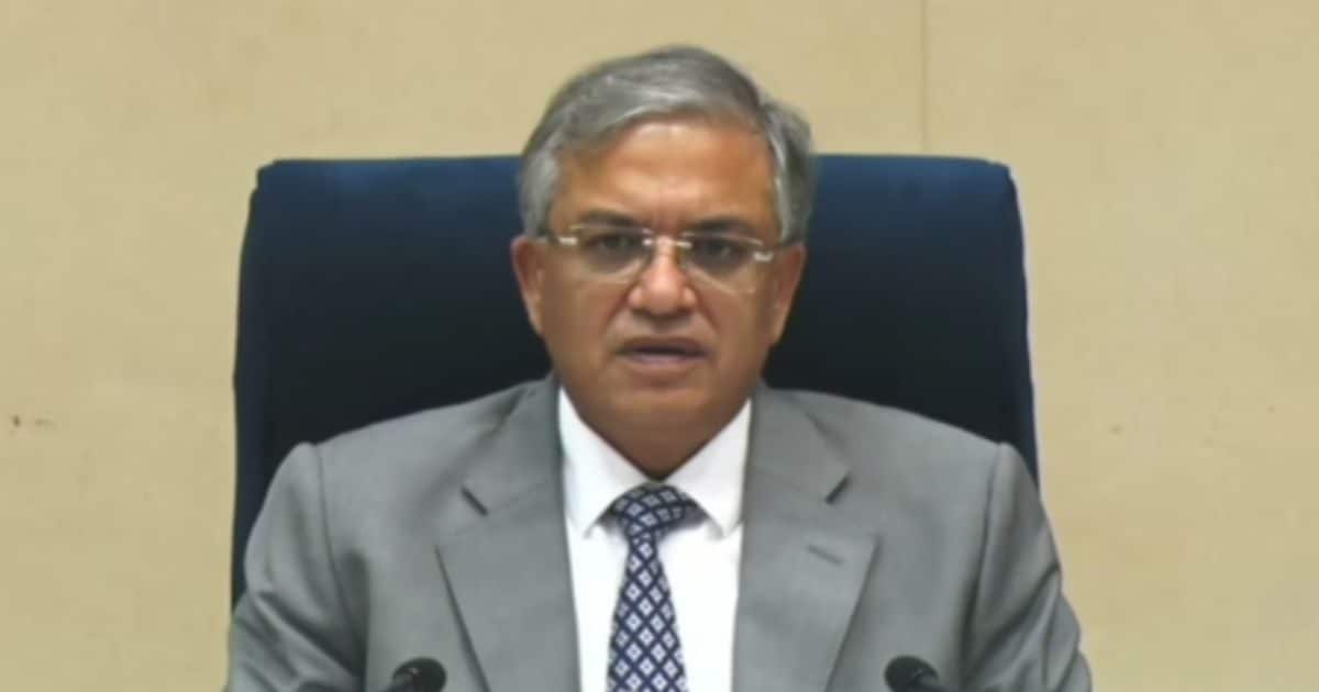 सीईसी पर सवाल उठाते रहा विपक्ष, उधर अंतरराष्ट्रीय संस्था ने दिया खास तमगा