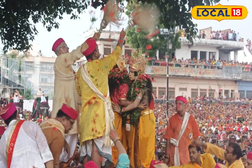 लाखों भक्त आते है लीला देखने