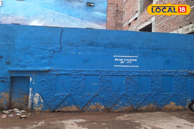 ब्लू चौक इस आर्ट डिस्ट्रिक्ट में एक ब्लू चौक है नीला रंग विशाल आकाश और अनंत संभावनाओं का प्रतिनिधित्व करता है, जो कल्पनाशीलता को पंख देता है। 