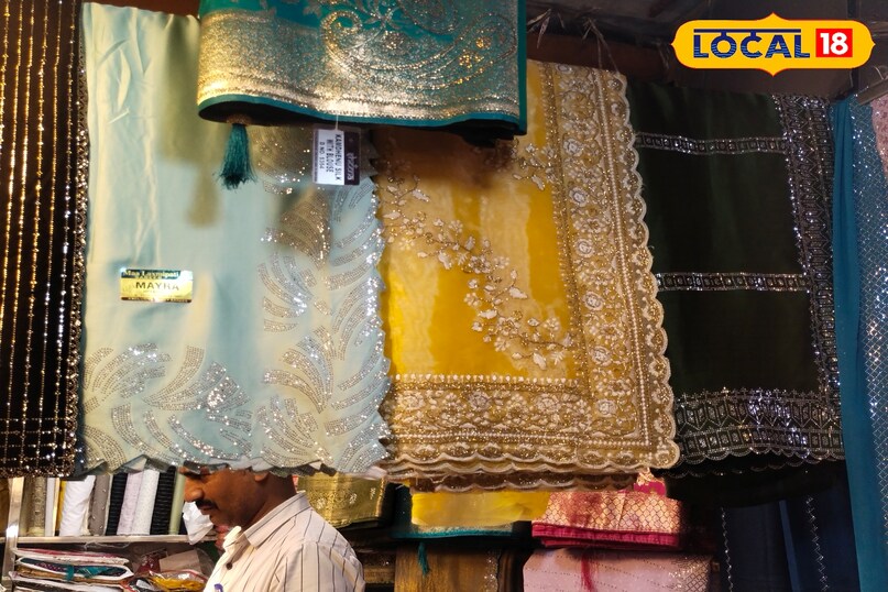 सागर में खरीदा साड़ी